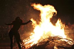 Edinburgh_Beltane_Fire_Festival_2012_-_Bonfire